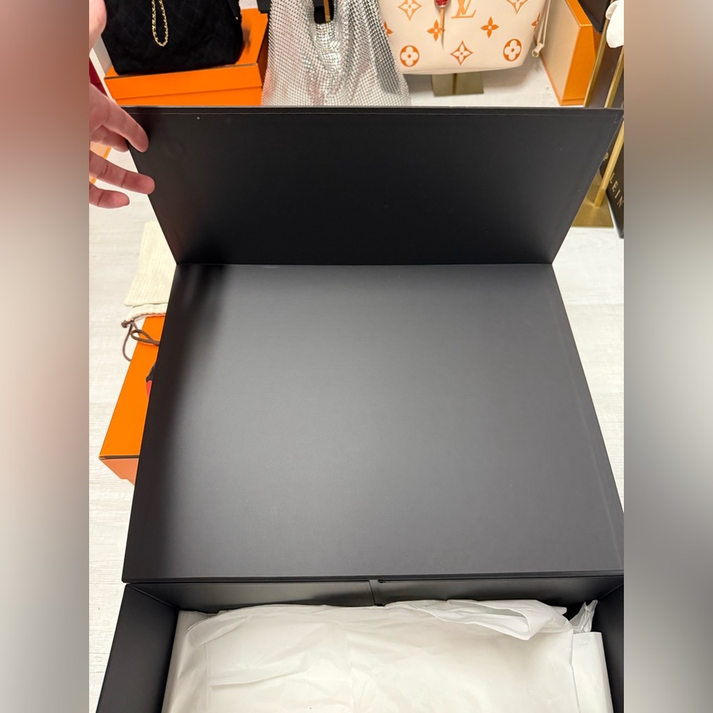 CHANEL large box,dust bag,ribbon,camellia,care booklet & tissue paper - Picture 10 of 11